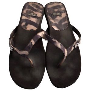 Stuart Weitzman size 10 black animal print leather/suede thong with rhinestones